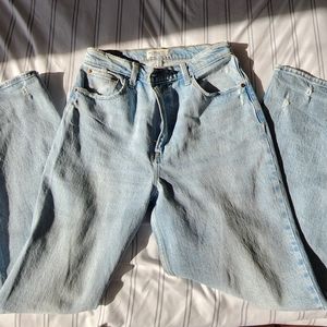 Abercrombie size 8 (29) light wash 90s Straight ultra High rise